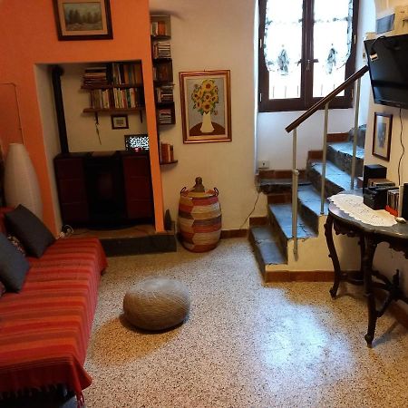 Casa Del Vicolo Verde Pontremoli Bagian luar foto