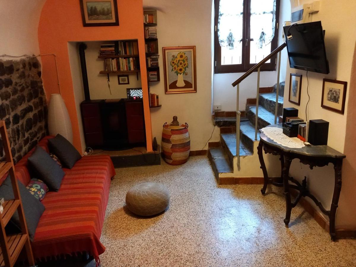 Casa Del Vicolo Verde Pontremoli Bagian luar foto